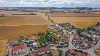Prodej pozemku 1472 m², Dolní Lažany