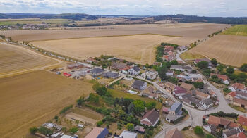 Prodej pozemku 1472 m², Dolní Lažany
