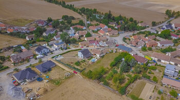 Prodej pozemku 1472 m², Dolní Lažany