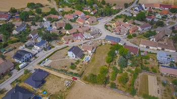 Prodej pozemku 1472 m², Dolní Lažany