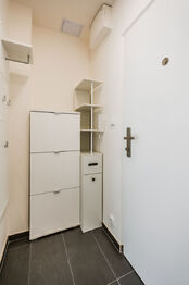 CHODBA DO BYTU - Prodej bytu 1+1 v osobním vlastnictví 36 m², Praha 4 - Braník