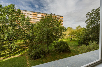 VÝHLED Z LODŽIE - Prodej bytu 1+1 v osobním vlastnictví 36 m², Praha 4 - Braník