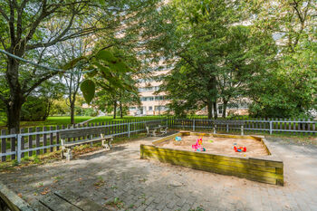 DĚTSKÉ HŘIŠTĚ - Prodej bytu 1+1 v osobním vlastnictví 36 m², Praha 4 - Braník