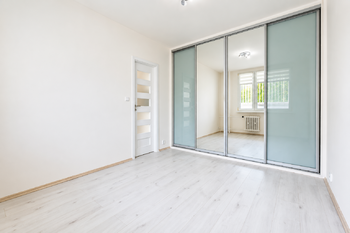 LOŽNICE - VESTAVĚNÁ SKŘÍŇ - Prodej bytu 1+1 v osobním vlastnictví 36 m², Praha 4 - Braník