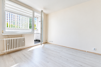 OBÝVACÍ POKOJ - VSTUP NA LODŽII - Prodej bytu 1+1 v osobním vlastnictví 36 m², Praha 4 - Braník