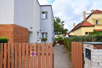 Prodej bytu atypický v osobním vlastnictví 195 m², Praha 9 - Kbely