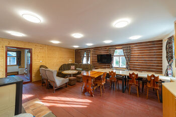 Jídelna ve společenské místnosti - Prodej chaty / chalupy 253 m², Bartošovice v Orlických horách