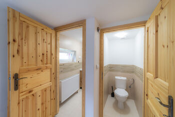Koupelna a WC 1. patro - Prodej chaty / chalupy 253 m², Bartošovice v Orlických horách