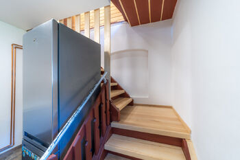 Schody přízemí - 1. patro - Prodej chaty / chalupy 253 m², Bartošovice v Orlických horách