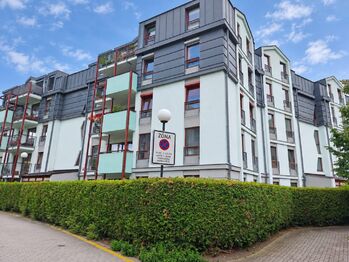 Pohled na dům. - Pronájem bytu 1+kk v osobním vlastnictví 40 m², Praha 9 - Libeň 
