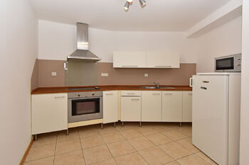 Kuchyňský kout.  - Pronájem bytu 1+kk v osobním vlastnictví 40 m², Praha 9 - Libeň
