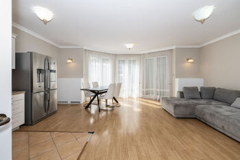 Pronájem domu 151 m², Bašť