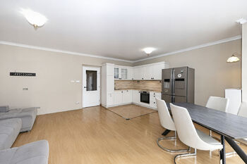 Pronájem domu 151 m², Bašť