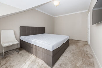 Pronájem domu 151 m², Bašť