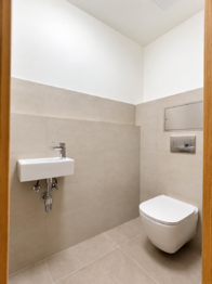 WC - Pronájem bytu 3+kk v osobním vlastnictví 78 m², Praha 8 - Dolní Chabry