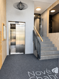Vstup do domu - Pronájem bytu 3+kk v osobním vlastnictví 78 m², Praha 8 - Dolní Chabry
