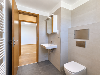 Koupelna - Pronájem bytu 3+kk v osobním vlastnictví 78 m², Praha 8 - Dolní Chabry