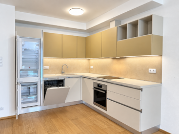 Kuchyňský kout - Pronájem bytu 3+kk v osobním vlastnictví 78 m², Praha 8 - Dolní Chabry