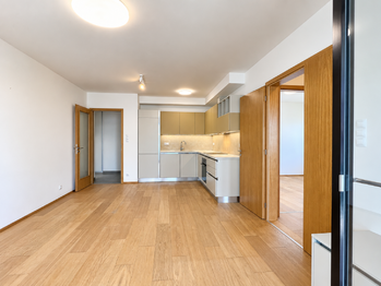 Obývák s kuch. koutem - Pronájem bytu 3+kk v osobním vlastnictví 78 m², Praha 8 - Dolní Chabry