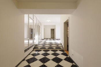 Hlavní chodba - Prodej domu 456 m², Roztoky