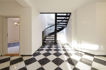 Přístup do patra - Prodej domu 456 m², Roztoky