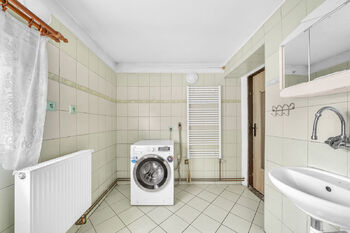 koupelna - Prodej bytu 3+1 v osobním vlastnictví 100 m², Chotěvice