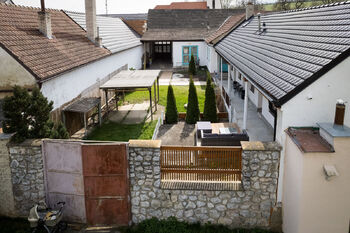 Společný dvůr - Pronájem bytu 3+kk v osobním vlastnictví 77 m², Mělčany