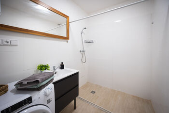 Koupelna - Pronájem bytu 3+kk v osobním vlastnictví 77 m², Mělčany