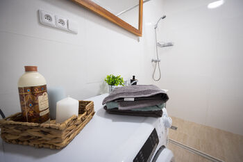 Koupelna - Pronájem bytu 3+kk v osobním vlastnictví 77 m², Mělčany