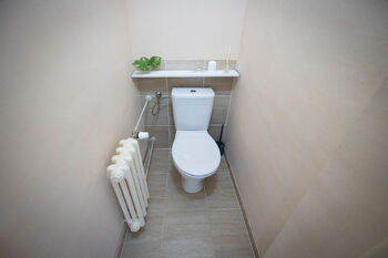 WC - Pronájem bytu 3+kk v osobním vlastnictví 77 m², Mělčany