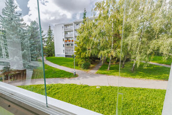 Pohled z lodžie - Pronájem bytu 1+kk v osobním vlastnictví 35 m², Praha 10 - Hostivař