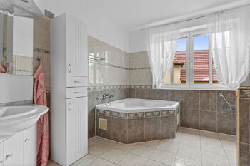 Prodej kancelářských prostor 1050 m², Slatina