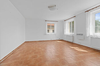 Prodej kancelářských prostor 1050 m², Slatina