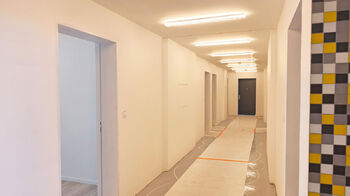 Společné prostory.  - Pronájem bytu 1+kk v osobním vlastnictví 30 m², Praha 9 - Kbely
