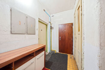 Vchod do bytu - Prodej bytu 2+1 v osobním vlastnictví 65 m², Libouchec