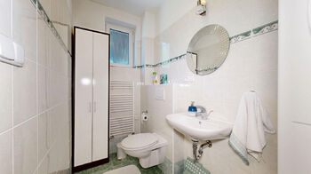 Koupelna - Prodej domu 100 m², Praha 9 - Horní Počernice