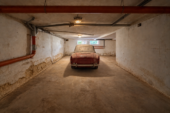Garáž ve sklepních prostorech domu - Prodej domu 136 m², Kryry