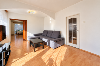 Obývací pokoj - Prodej domu 136 m², Kryry