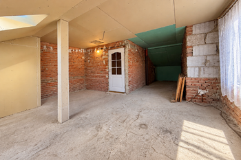 Pokoj v patře - Prodej domu 136 m², Kryry