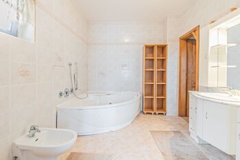 Prodej domu 271 m², Hrachoviště
