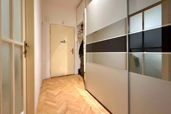 Chodba - Prodej bytu 1+1 v osobním vlastnictví 45 m², Praha 3 - Vinohrady
