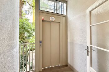 Výtah - Prodej bytu 1+1 v osobním vlastnictví 45 m², Praha 3 - Vinohrady