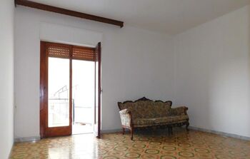 Obývací pokoj - Prodej bytu 3+1 v osobním vlastnictví 80 m², Scalea