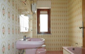 Koupelna - Prodej bytu 3+1 v osobním vlastnictví 80 m², Scalea