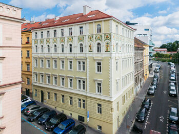 Prodej bytu 3+kk v osobním vlastnictví 69 m², Praha 5 - Smíchov