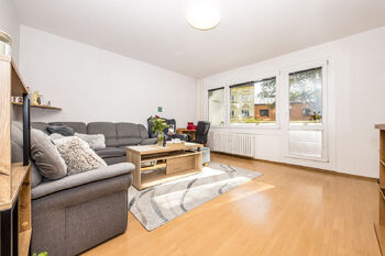 Obývací pokoj - Prodej bytu 3+1 v družstevním vlastnictví 74 m², Teplice