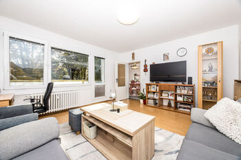 Obývací pokoj s lodžií - Prodej bytu 3+1 v družstevním vlastnictví 74 m², Teplice