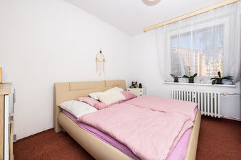Ložnice - Prodej bytu 3+1 v družstevním vlastnictví 74 m², Teplice