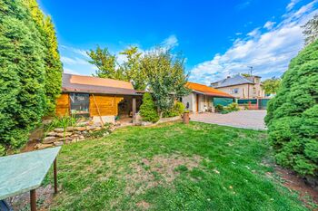 Celkový pohled na zahradu - Prodej domu 186 m², Žilina