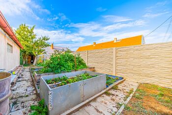 Zahrada - zelenina, bylinky - Prodej domu 186 m², Žilina